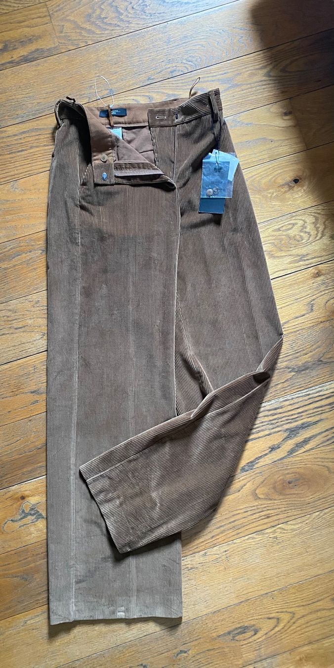 Max Mara Pantaloni: Pantalon Tania Weekend MaxMara – Nuovo e nell'imballaggio originale da Hermance venduto da joe_td6n