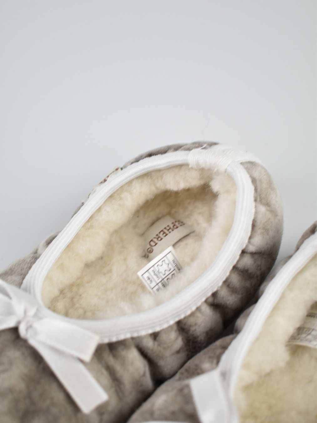 Scarpe per ragazze: Shepherd Lammfell Hausschuhe, Gr.32 – Usato da Nürensdorf venduto da 2ND_STORY 3