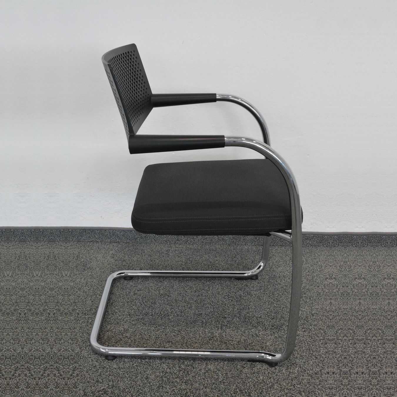 Vitra Sedie: Vitra Visavis 2 Freischwinger - Stapelbar - Anthrazit - mit – Usato da Schönenwerd venduto da mcofficeshop 2