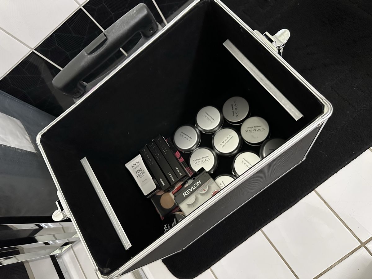 Valigie: Schmink Koffer plus einiges Zubehör  – Usato da Buttikon SZ venduto da TamaraS01 5