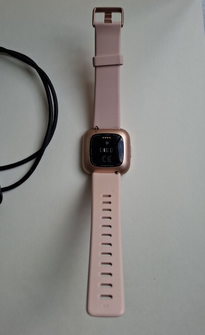 Fitbit Smartwatch: Fitbit Versa 2 Roségold/Rosa – Usato da Horgen venduto da ShiinaL 1