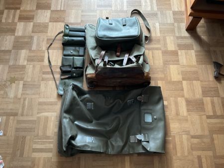 MILITÄRRUCKSACK MIT TASCHE UND SCHUH-PUTZZEUG