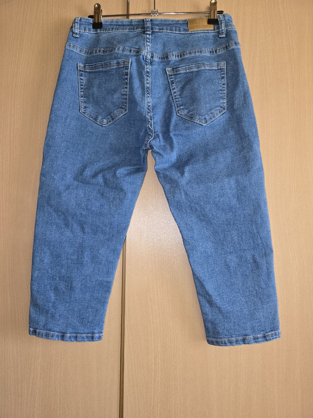 Pantaloni: Jeans 3/4 corsaire, T.38 – Nuovo (secondo la descrizione) da La Neuveville venduto da Diamise 1
