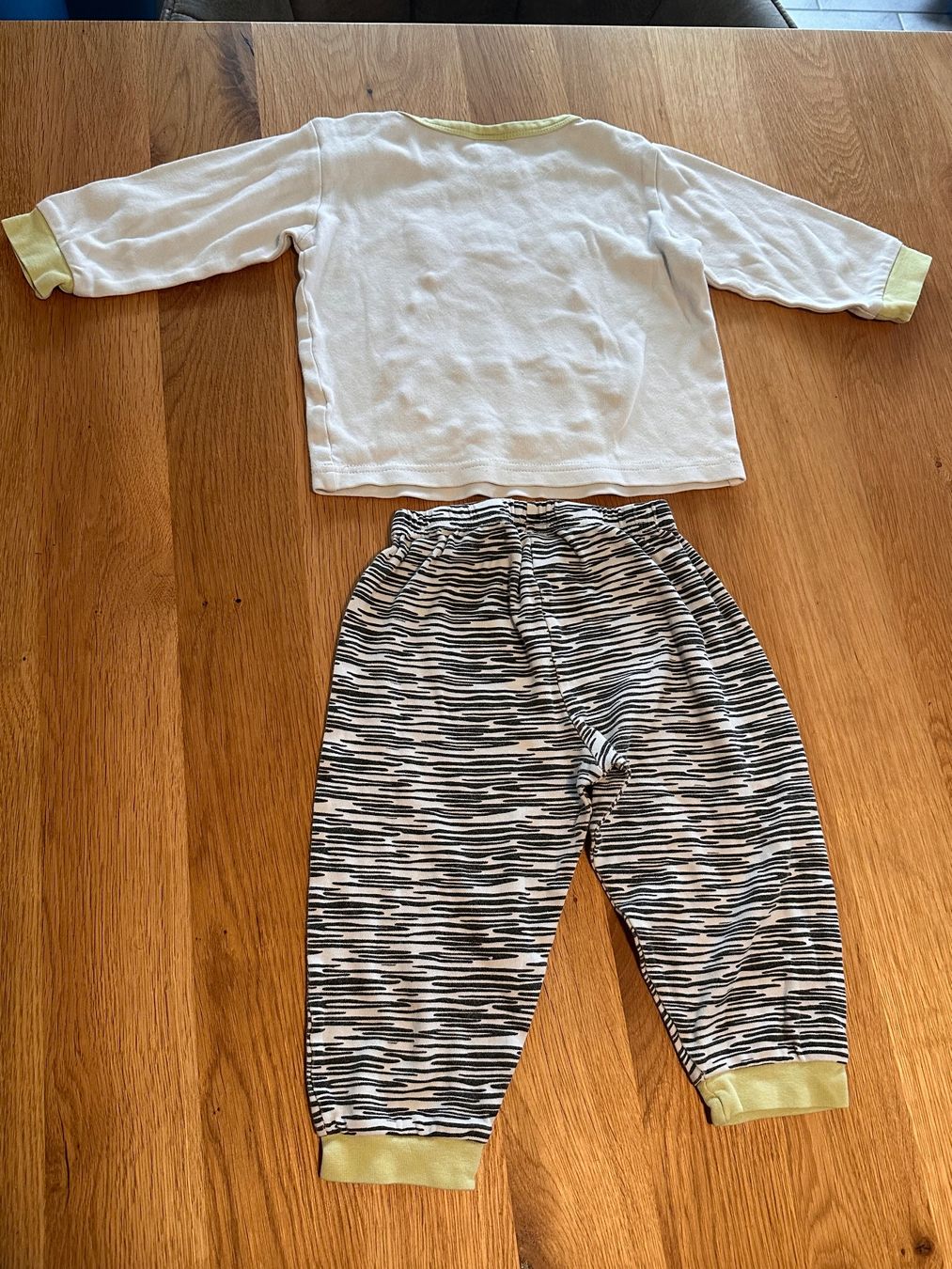 Pigiama & Simili: süsser Pyjama Zebra Grösse 86 – Usato da Illnau venduto da Xanny777 1