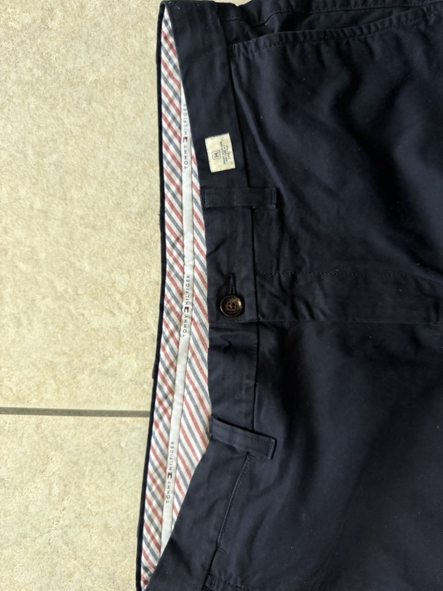 Tommy Hilfiger Pantaloni: Tommy Hilfiger Chinos dunkelblau  – Nuovo (secondo la descrizione) da Kreuzlingen venduto da Vadimem 2