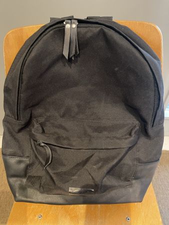 Schwarzer leichter Rucksack