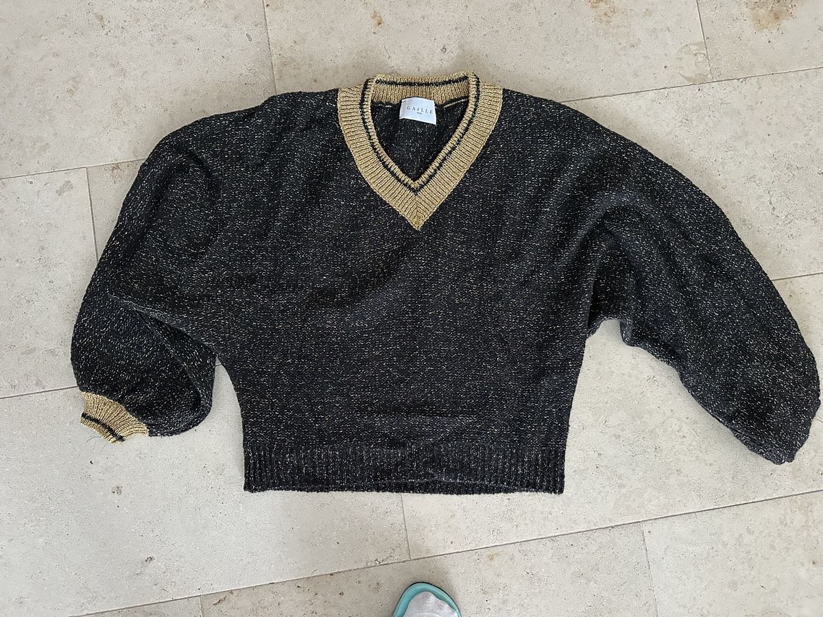 Maglioni & Felpe: Gaëlle Paris Pullover V-Ausschnitt Schwarz Gold Groesse 3 – Usato da Buchs SG venduto da Sunie