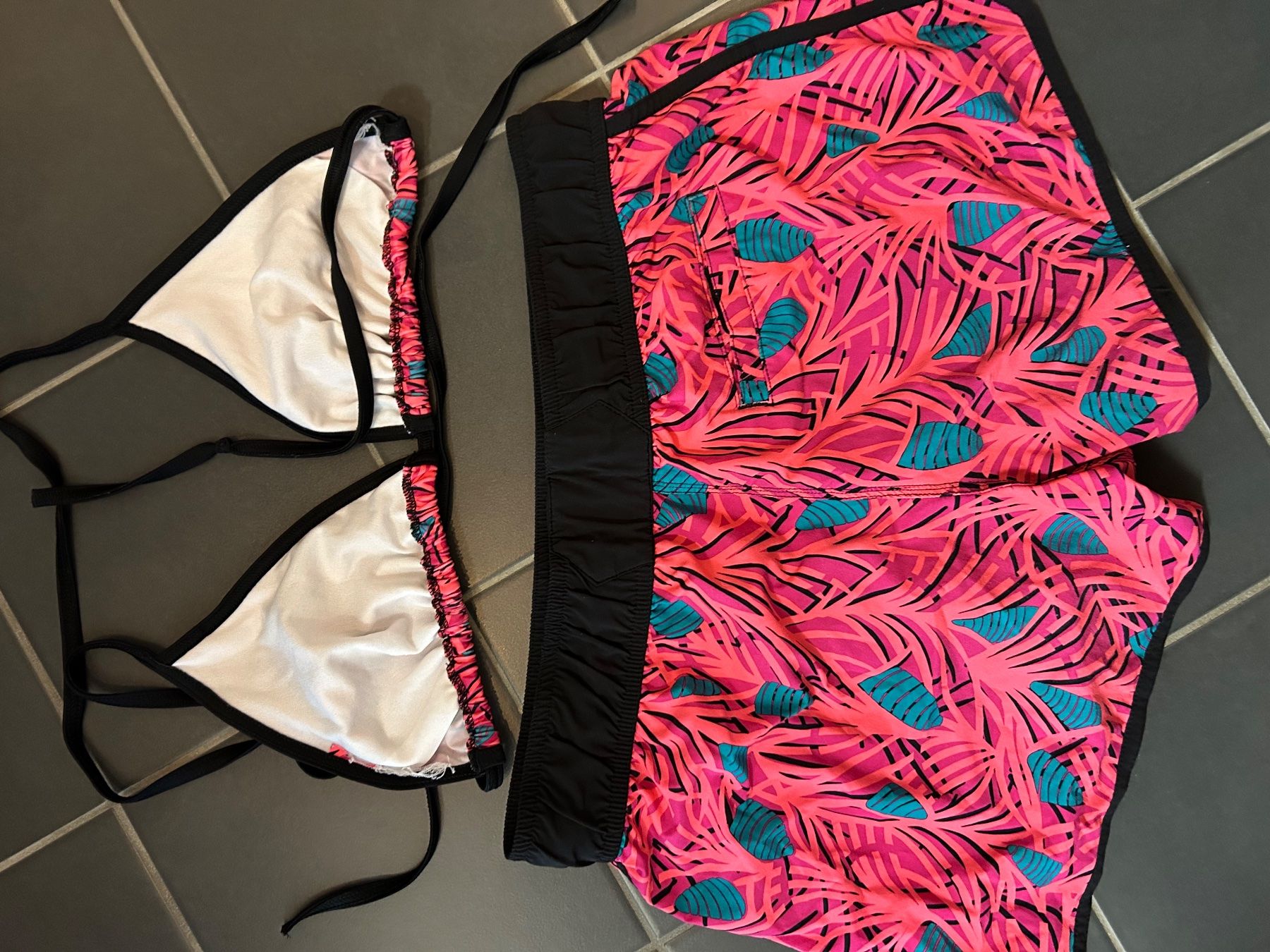 Costumi da bagno & Bikini: Maillot de bain / short + haut / T. 42 – Usato da Daillens venduto da guisepa 2