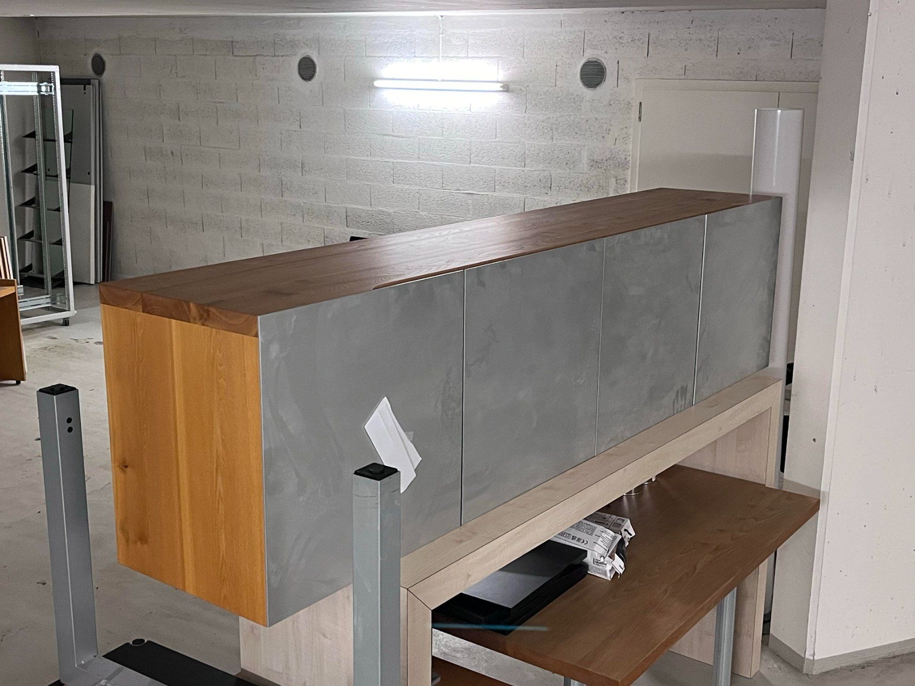 Scaffali: Enfilade en orme, portes aluminium finition brossé – Usato da COPPET venduto da lau_j5c6