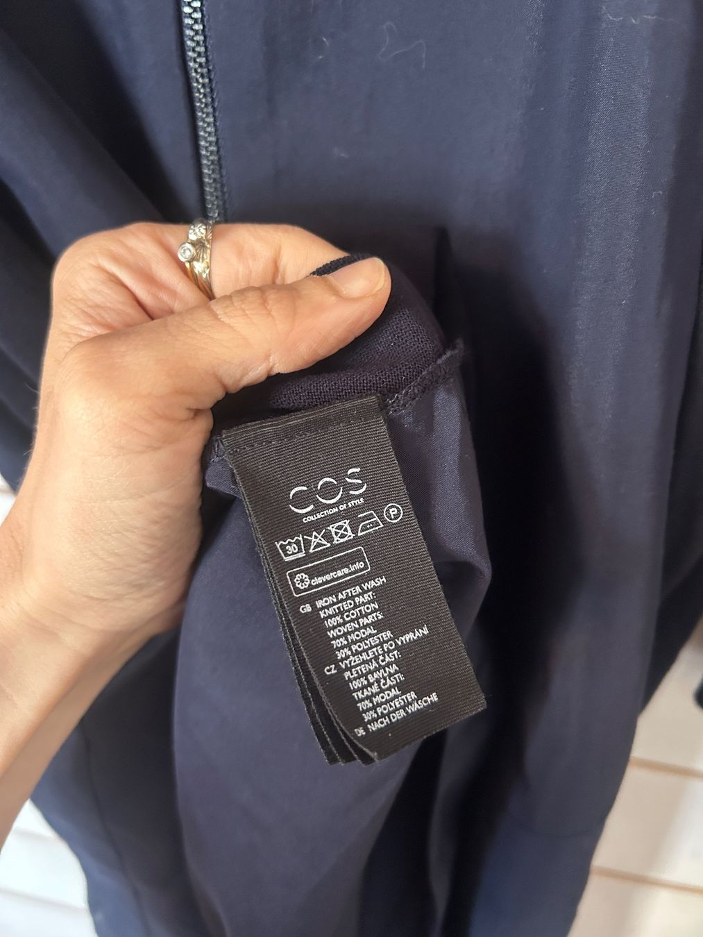 Cos Vestiti: COS Knitted Kleid Navy - Gr. S – Usato da Illnau venduto da Monkky 4
