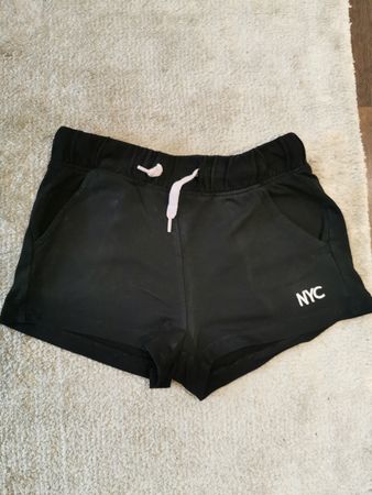 Shorts, schwarz mit NYC Aufdruck - Gr. 134