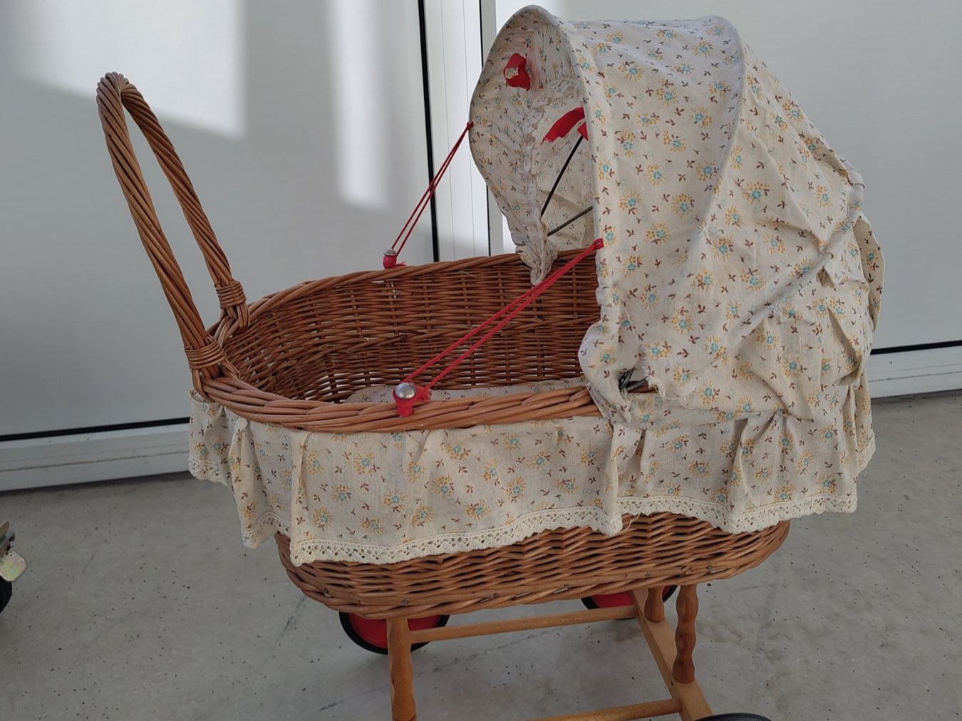Carrozzine per bambole: Puppenwagen Antik – Usato da Fällanden venduto da jud_lh5c