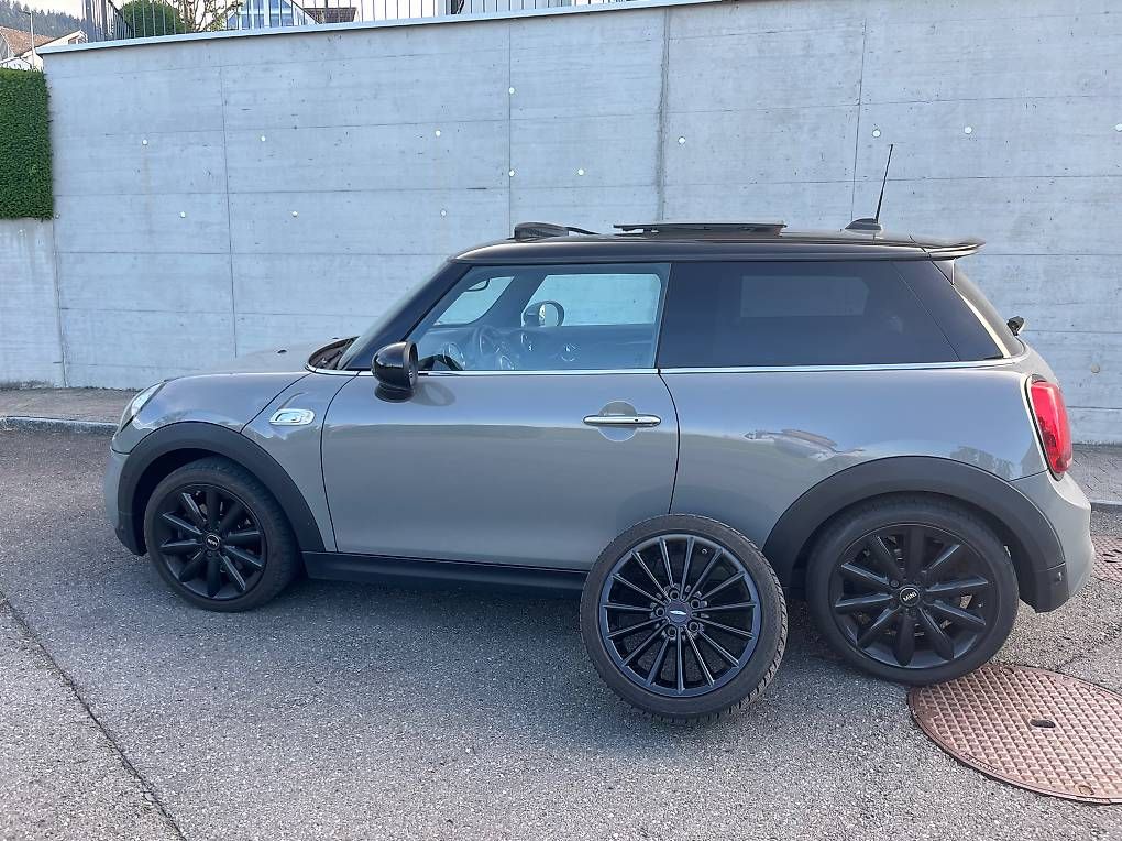 Autos: Mini Cooper S Automat, Schiebedach + Works Winterräder – D'occasion à Schindellegi par msmac