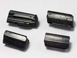 Schwarzer Turmalin (Schörl) 4Stk. 19 bis 24mm - 17 Gramm