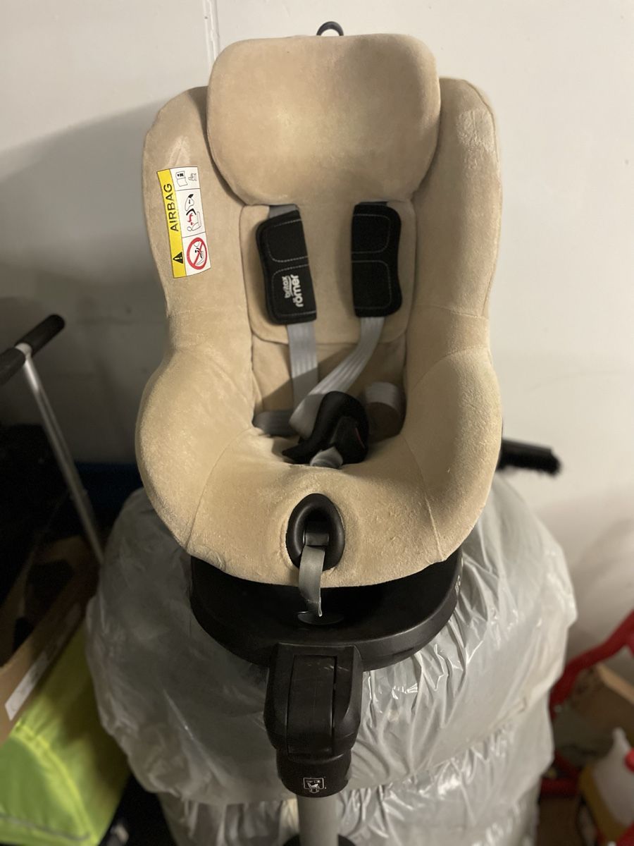 Britax Römer Auto-Kindersitze: Britax Römer DUALFIX² R – Gebraucht aus Oberuzwil von samay.s