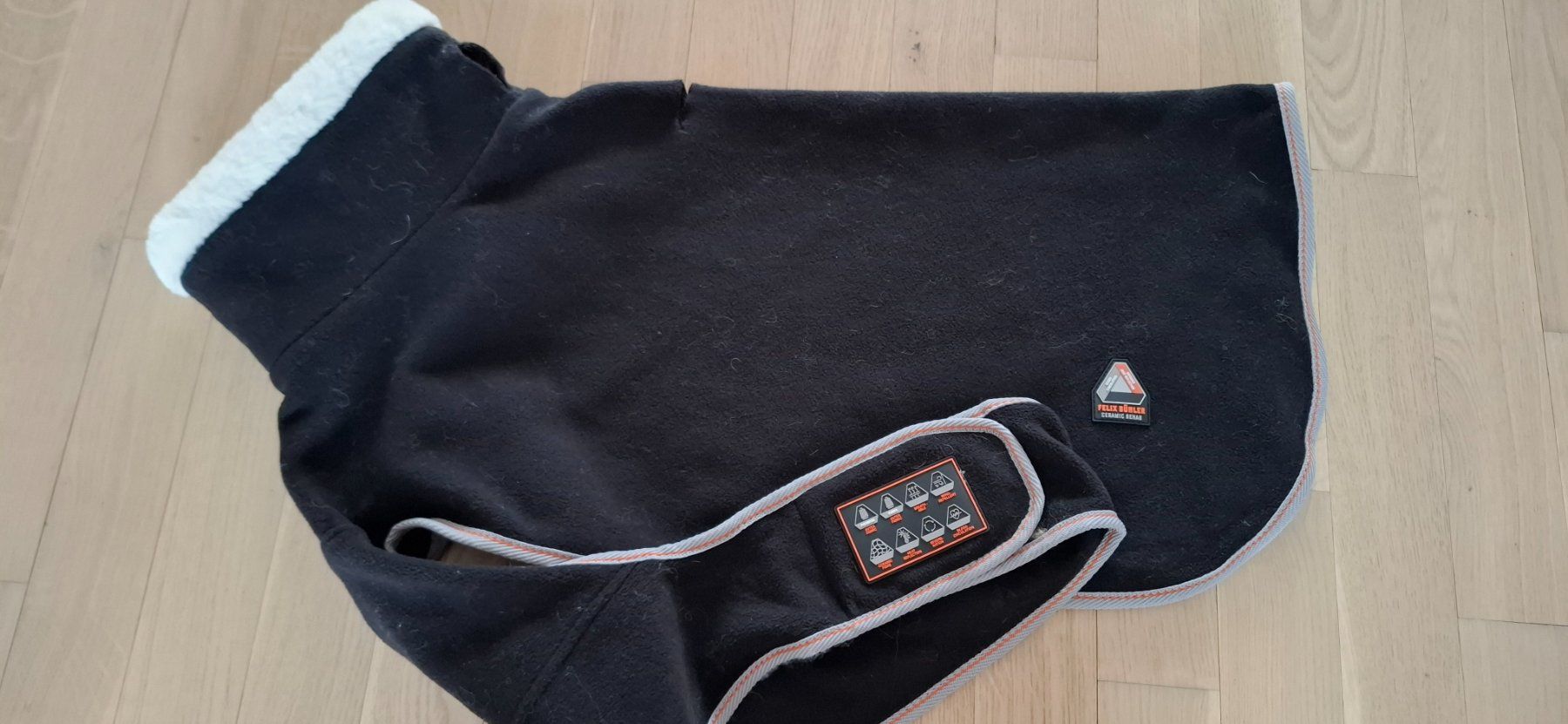 Abbigliamento: Fleece-Hundemantel mit Ceramic Fasern – Usato da Waltenschwil venduto da FreakingAlex