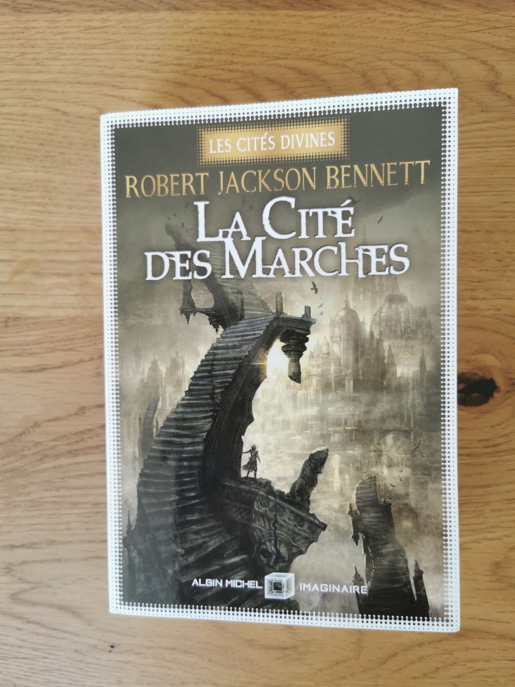 Libri: La Cité des Marches #1 - Robert Jackson Bennett – Usato da Veytaux venduto da lelivreouvert