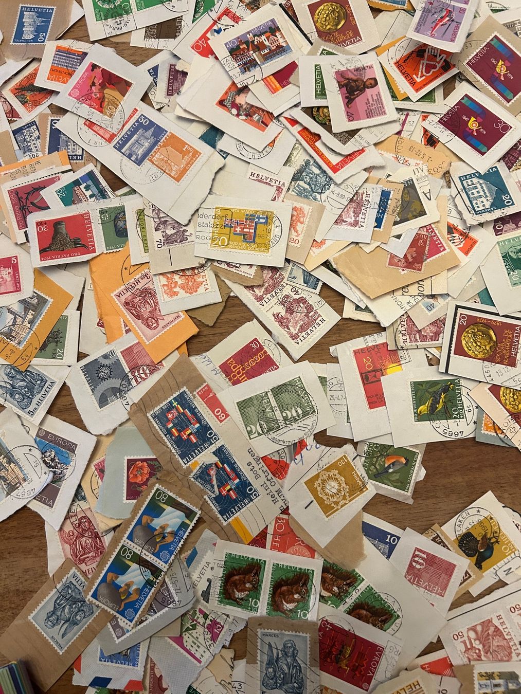 Tutti i francobolli: Schweizer Briefmarken zum Abnehmen – Usato da Unterentfelden venduto da goodproducts
