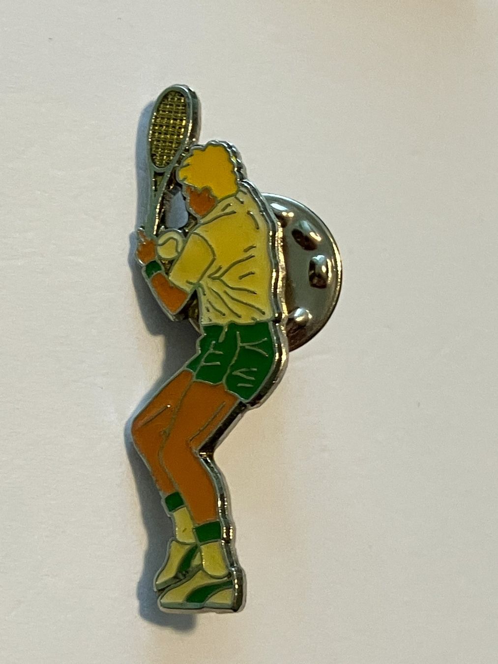 Plaketten & Abzeichen: 1 Pin Tennisspieler – Gebraucht aus Basel von djwwpp