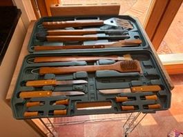 Grillbesteck 18 Teile Edelstahl Holzgriff Koffer neuwertig