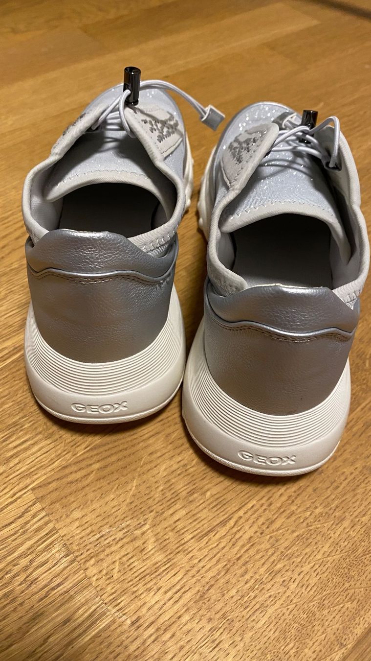 Geox Scarpe da donna: Neuer Geox Damen-Sneaker mit Strasssteinen – Nuovo (secondo la descrizione) da Starrkirch-Wil venduto da sclupain 2