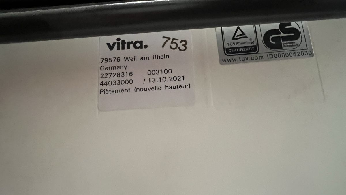 Vitra Chaises: 2x Vitra Eames DAX Stuhl weiss mit schwarzem Gestell – D'occasion à Triengen par chouchou88 3