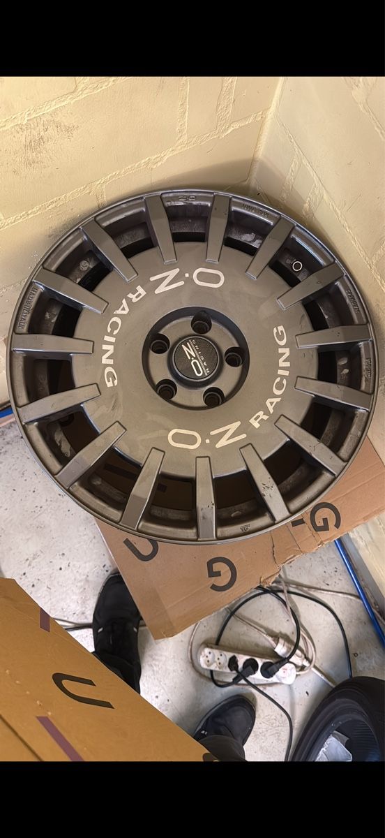 OZ Racing Cerchioni: OZ RALLY RACING MIT CH-GUTACHTEN – Difettoso da Dürnten venduto da Tritoi