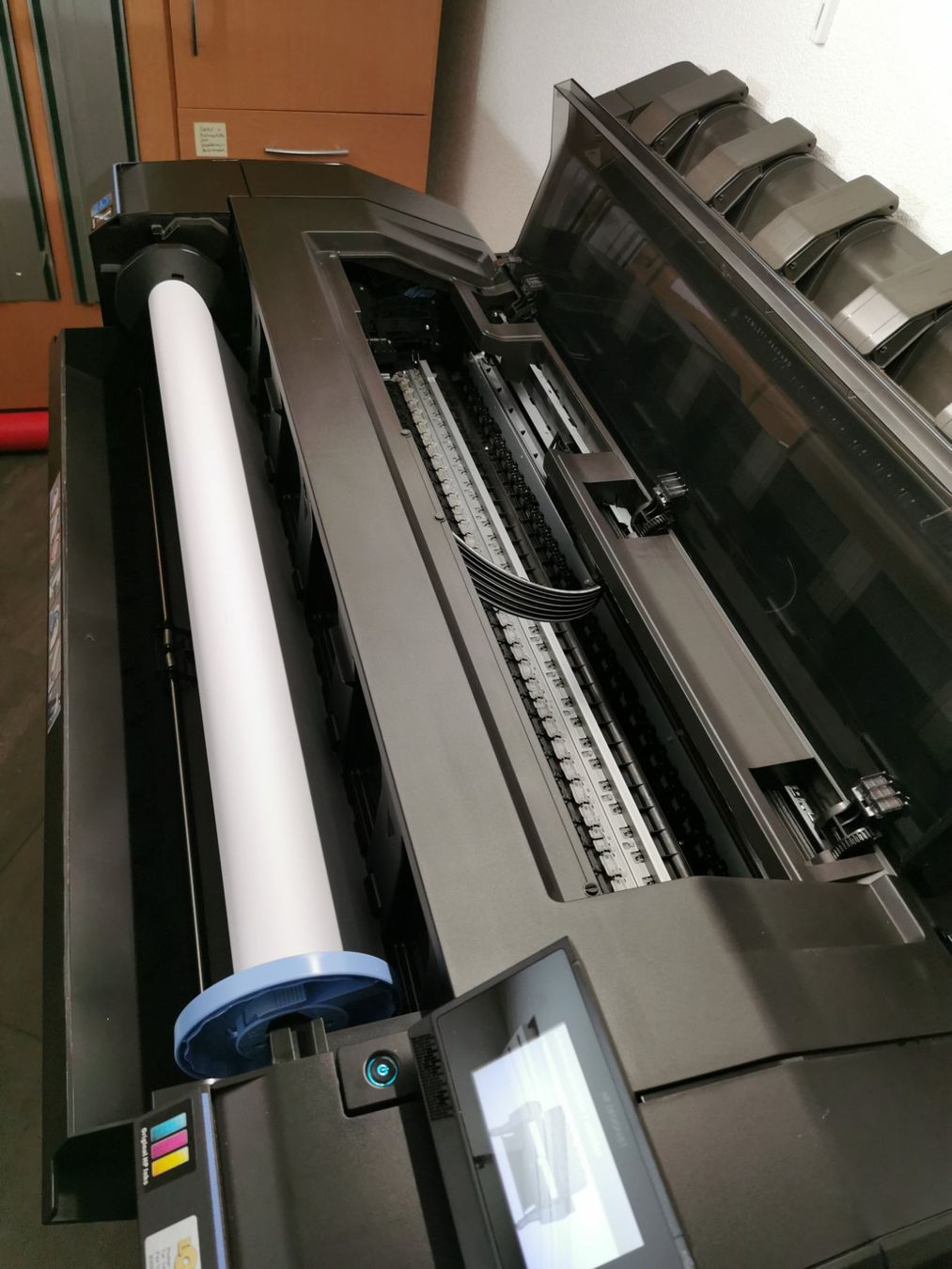 Hewlett Packard Imprimantes: HP Designjet T920 36-Zoll-PostScript / inkl. Papierrollen – D'occasion à Rüti ZH par Ttcrts 1