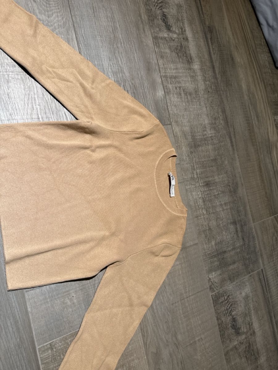 Zara Tops: Haut à manches longues  – D'occasion à Tramelan par mar_xrj7 1