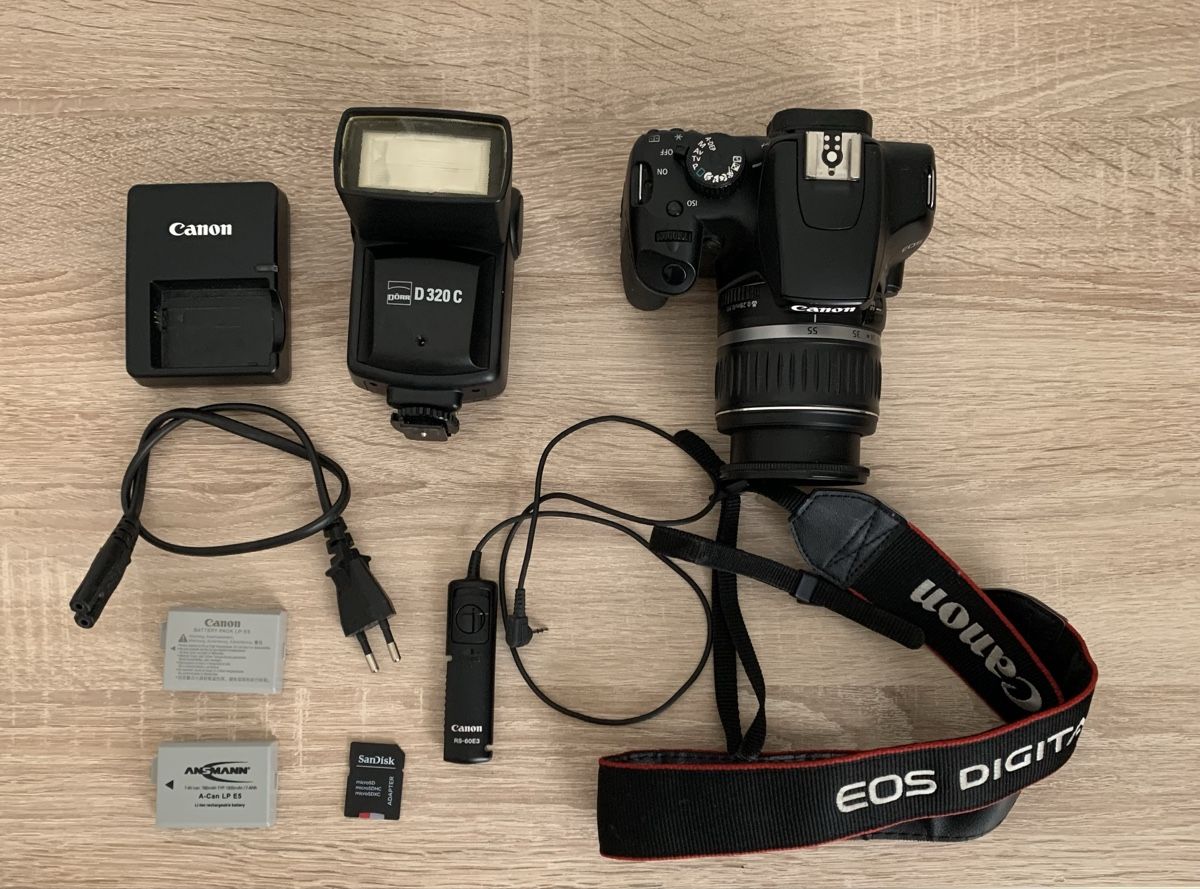 Canon Fotocamera: Canon EOS 1000D Set + Blitz + viel Zubehör – Usato da Basel venduto da Fahrenheitcycling