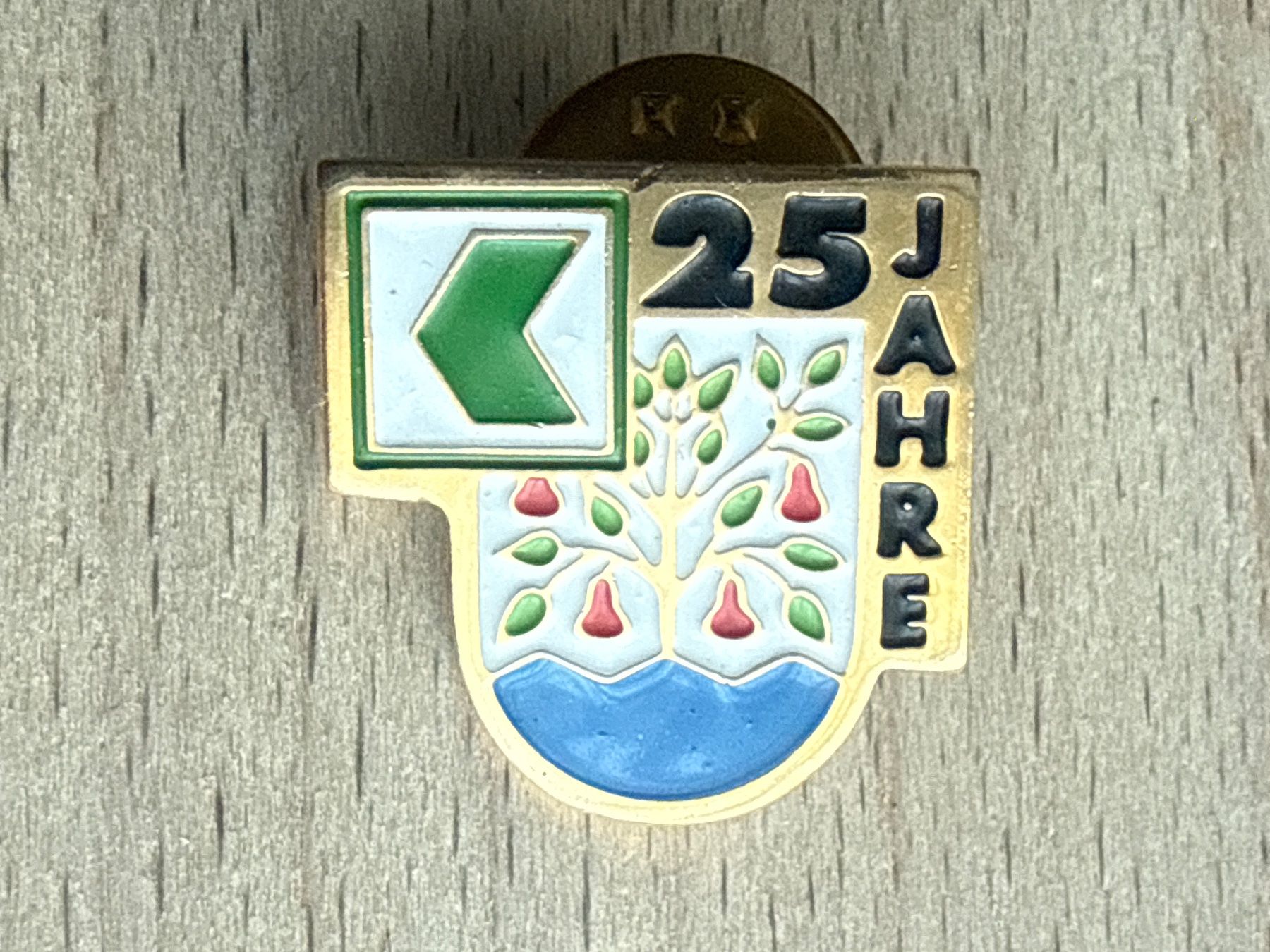 Placchette & Badge: Pin 25 Jahre Kantonalbank – Usato da Glattbrugg venduto da Schweigmatt
