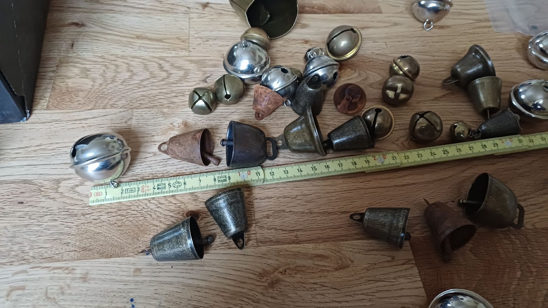Campanacci mucche: 36 Verschiedene Glöckli – Usato da Flawil venduto da Naphtali 5