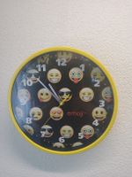 Wanduhr Emoji Design gelb Kunststoff guter Zustand
