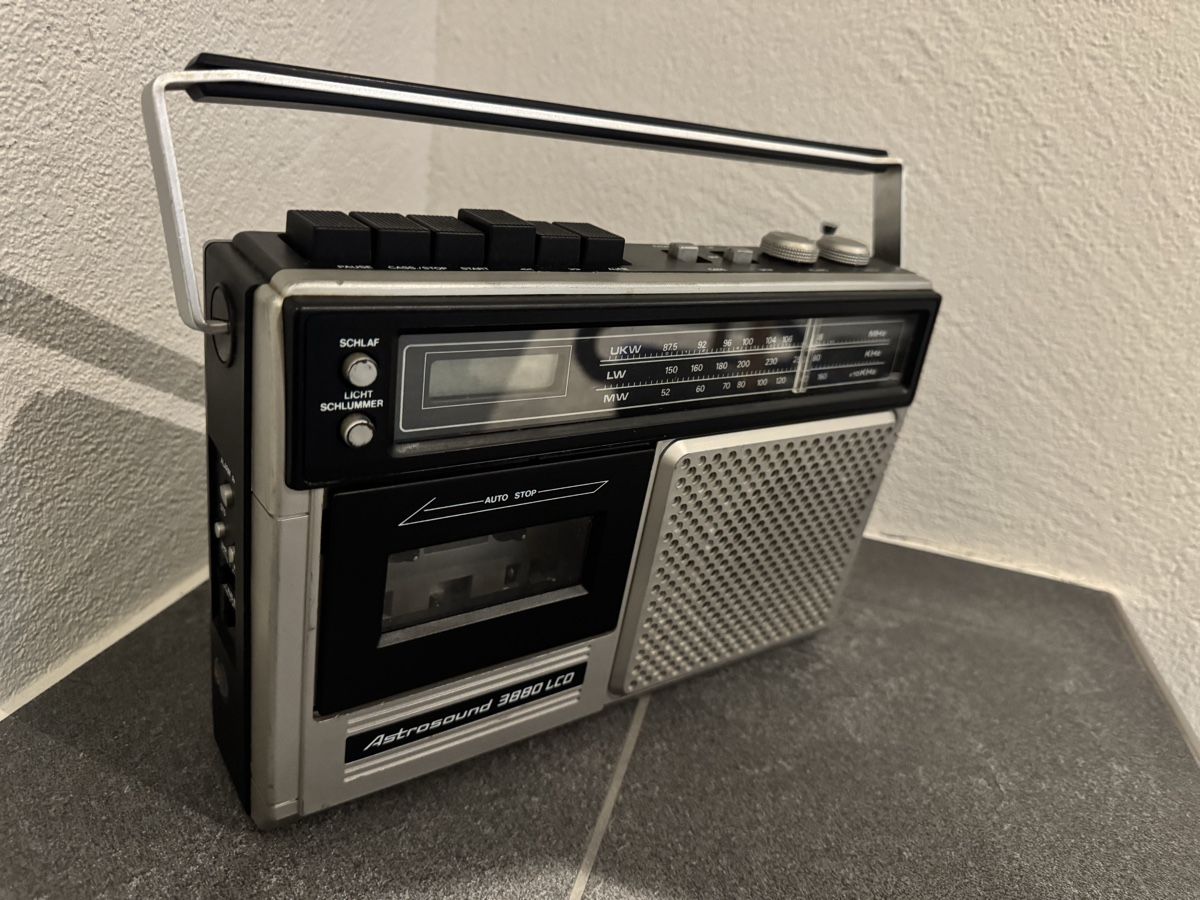 Radios: Retro Kassettenradio Astrosound 3880 LCD – Gebraucht aus Reichenburg von Noele123