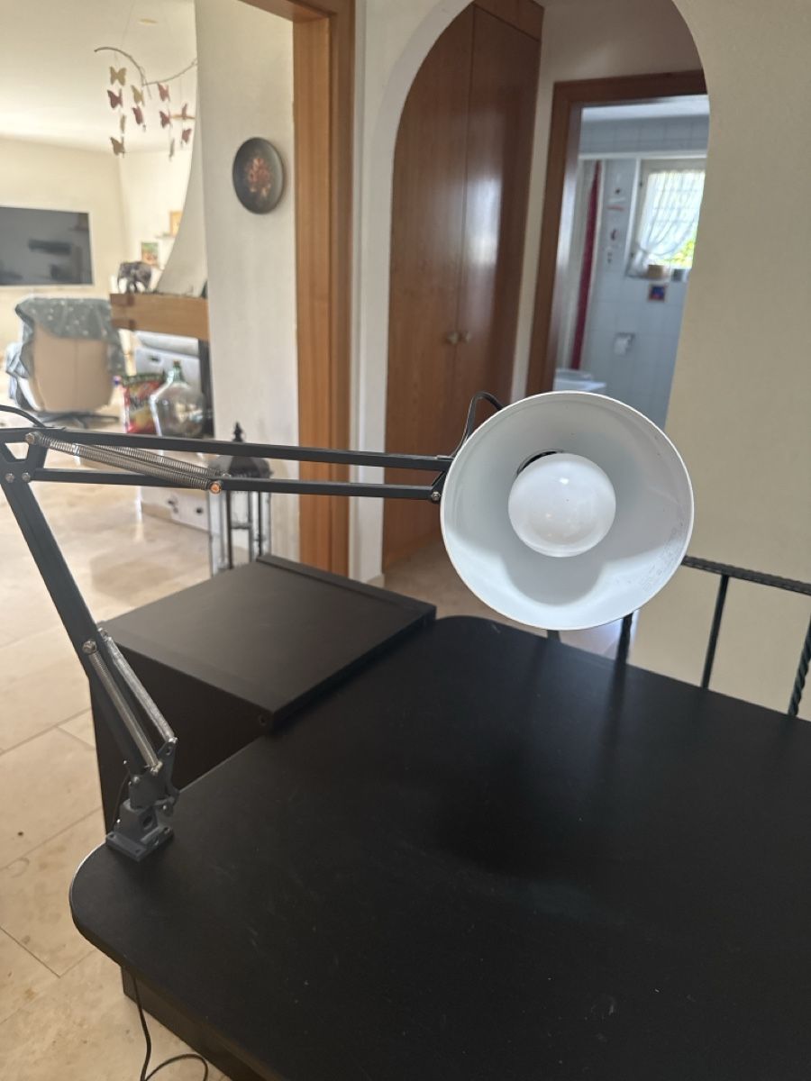 Ikea Scrivanie: Schreibtisch mit Lampe – Nuovo (secondo la descrizione) da Buchs AG venduto da JonDo 3