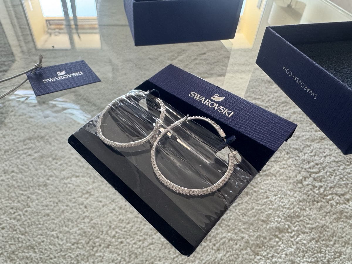 Swarovski Ohrringe & -stecker: Swarovski Ohringe, Schlangenmuster 💜. Neu.  – Neu und originalverpackt aus Zürich von Anilein_9989 8