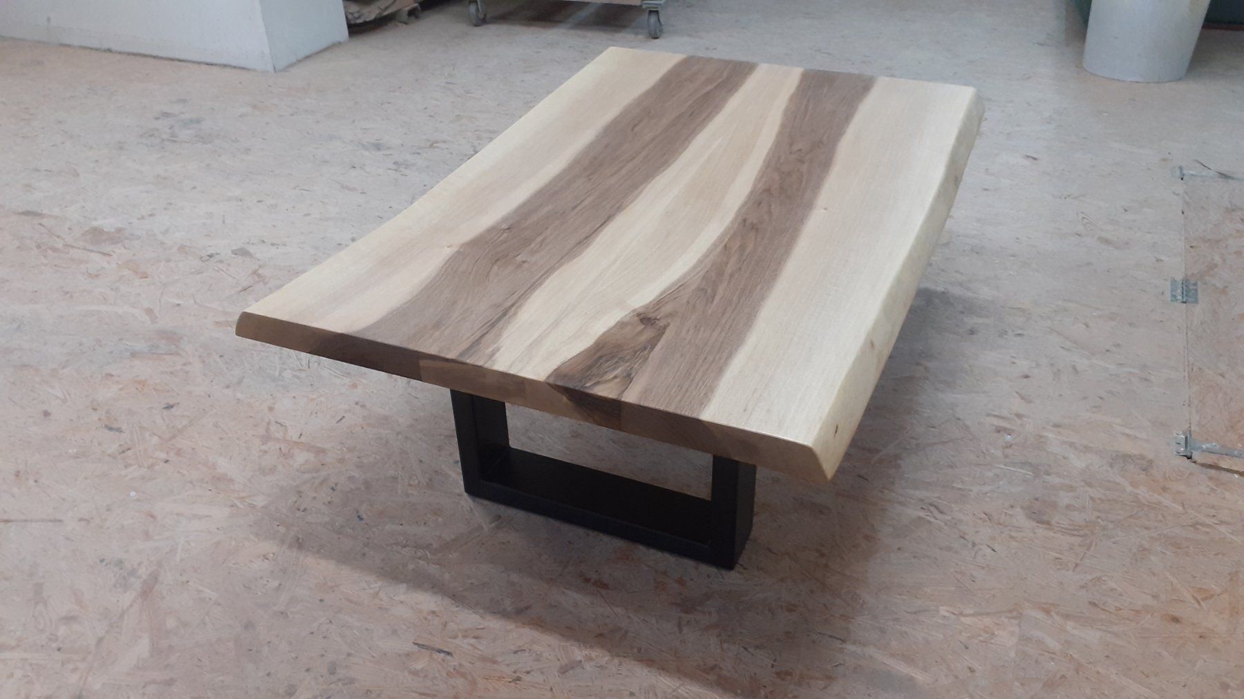 Holzartikel: Salontisch aus ch Nussbaumholz massiv – Neu (gemäss Beschreibung) aus Altishofen von Rossi464 7