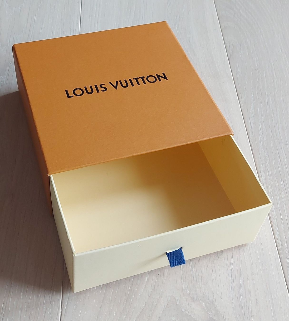 Contenitori & Simili: Louis Vuitton Box mit Beutel, Top Zustand! – Usato da Winterthur venduto da Mick77 1