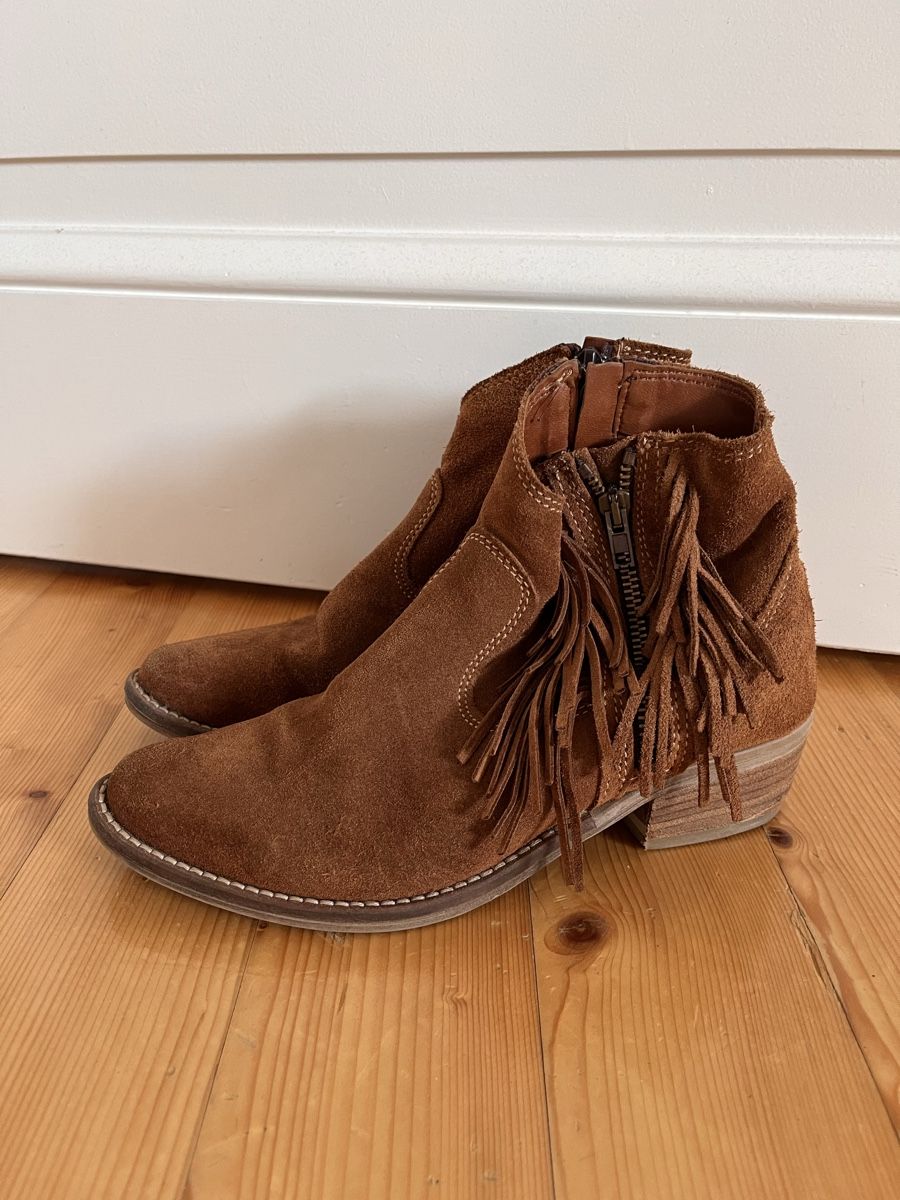 Tamaris Chaussures femmes: Wildlederstiefel mit Fransen, Grösse 37 – D'occasion à Basel par fri_9wvb