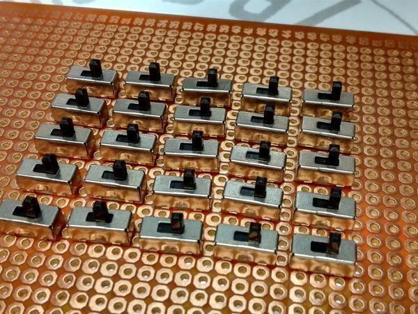 Interruttori: Microschiebeschalter 2 Positionen – Nuovo (secondo la descrizione) da Luzern venduto da Salefactory