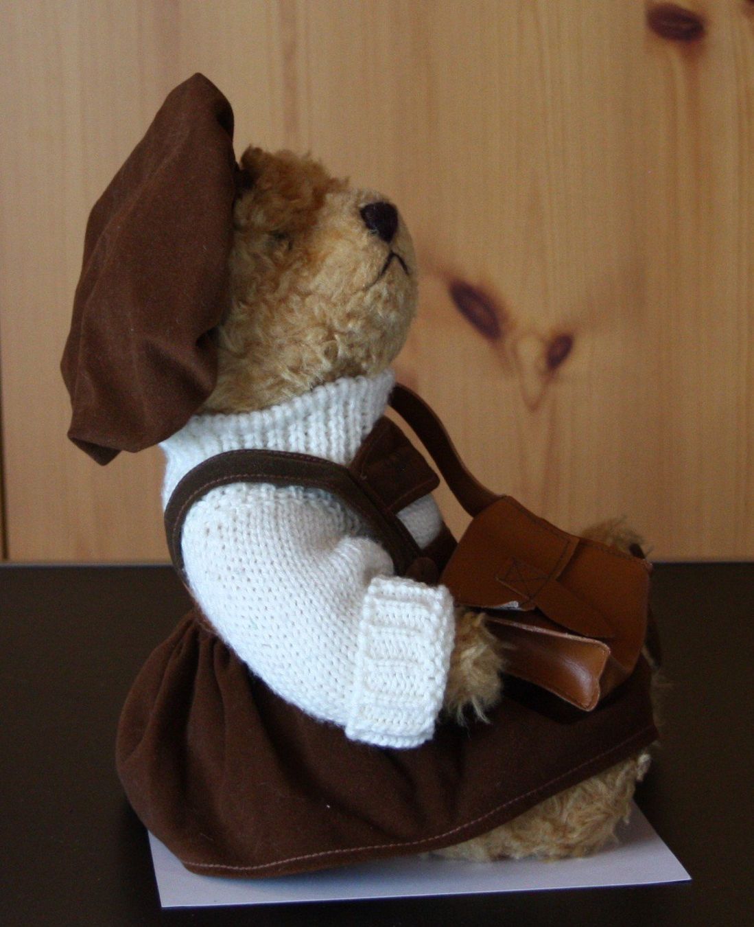 Giocattoli: Teddybär  Bär sitzend mit Rock und Tasche – Usato da Flüelen venduto da Diversicum-Shop 7