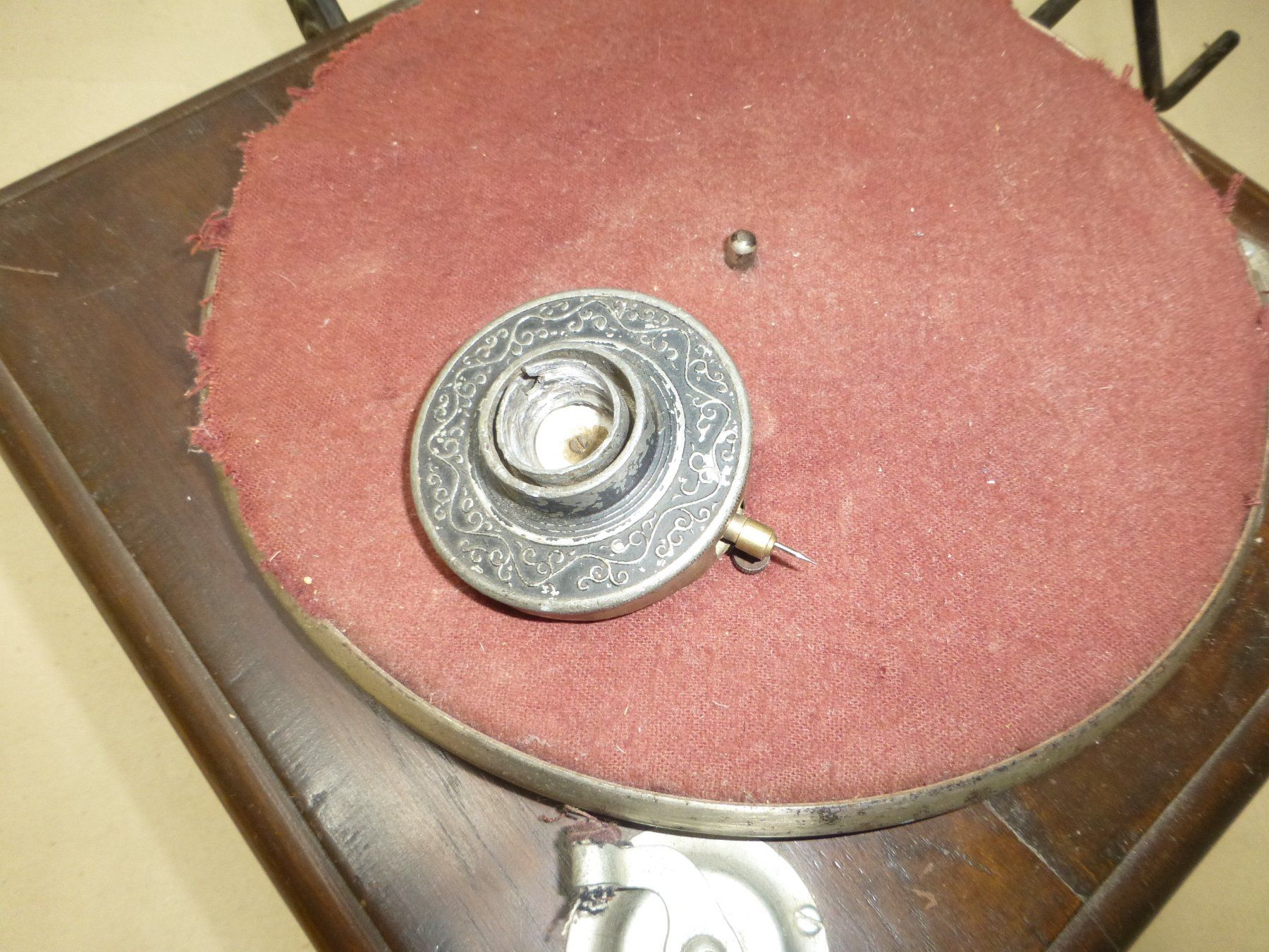 Thorens Giradischi: Trichtergrammophon Thorens  mit Antrieb  Model 533 – Usato da Ricketwil/ Winterthur venduto da samichlaus1234 5