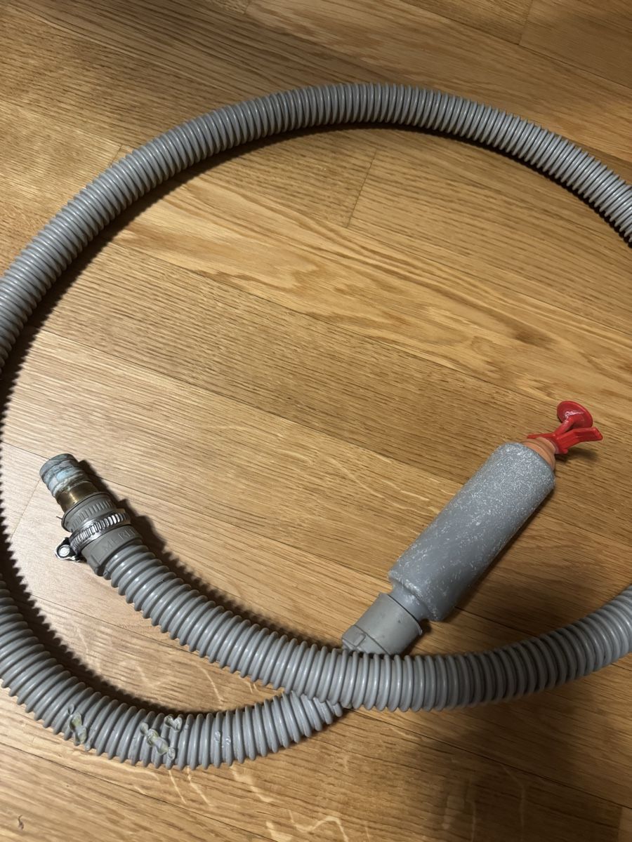 Tubi & Tubi flessibili: Abwasserschlauch mit Pumpe grau – Usato da Dielsdorf venduto da nad_r69c