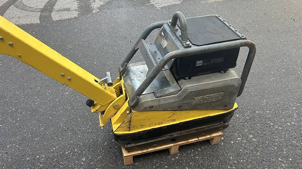 Wacker Neuson Tutte le macchine: Wacker Vibroplatte 400kg – Usato da Menziken venduto da Tairi10