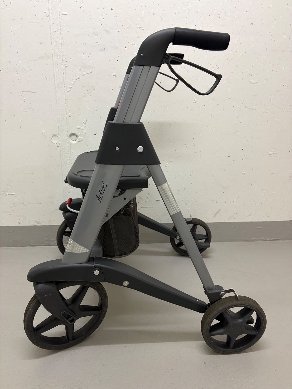 Gehhilfen: ROLLATOR Active Access -Testsieger Kassensturz NP 320- – Gebraucht aus Unterägeri von Sportster0 2