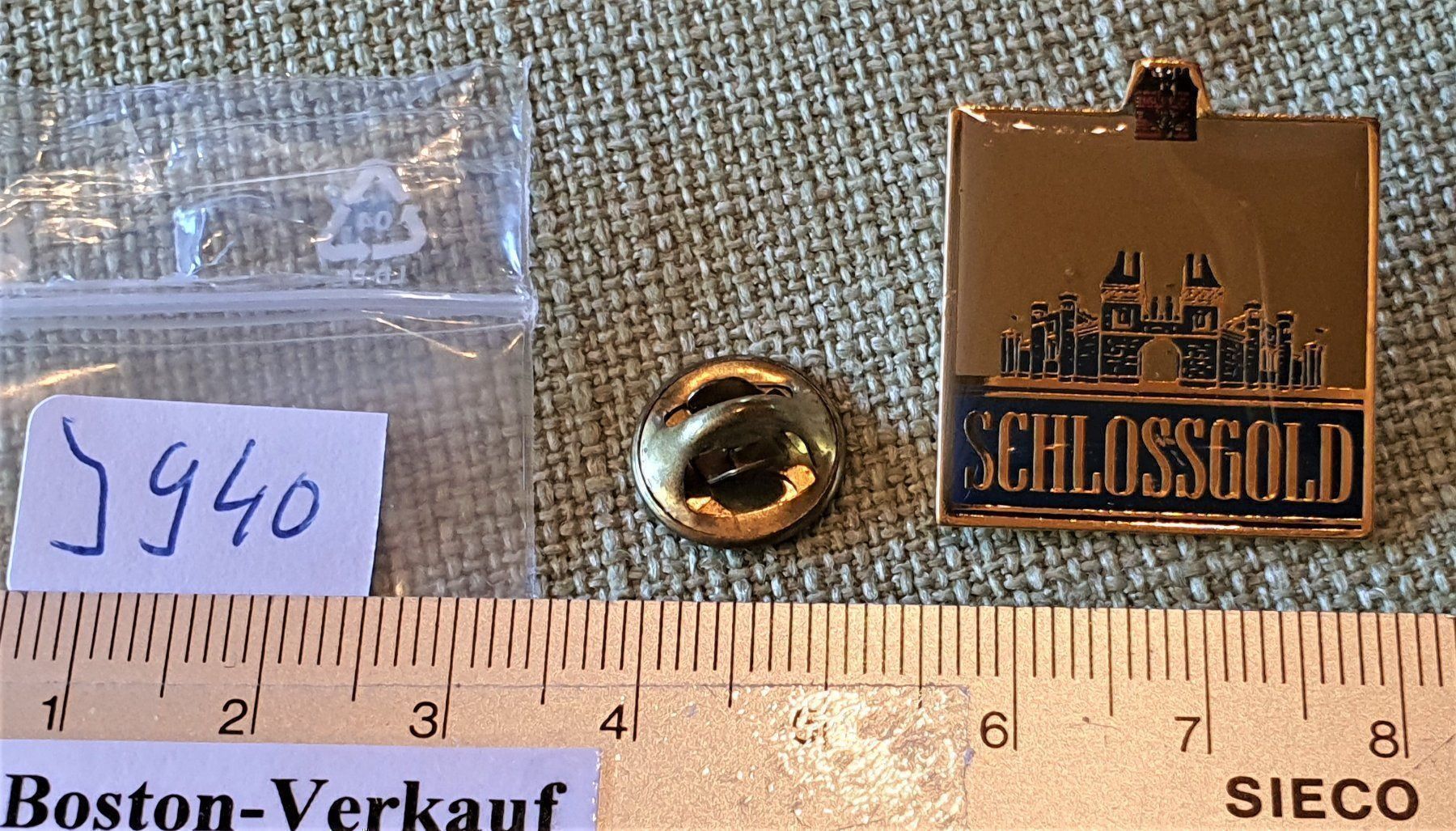 Placchette & Badge: J940 - Feldschlösschen Schlossgold Bier – Usato da Reinach BL venduto da Boston-Verkauf 1