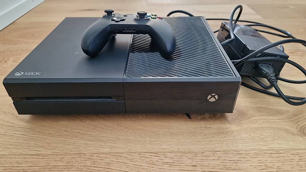 Consoles: Xbox One mit Controller – D'occasion à Hindelbank par Ghost_11