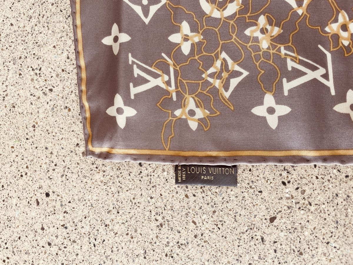 Louis Vuitton Foulard & Sciarpe: Louis Vuitton Silk Schal – Usato da Stäfa venduto da Nicole093 2