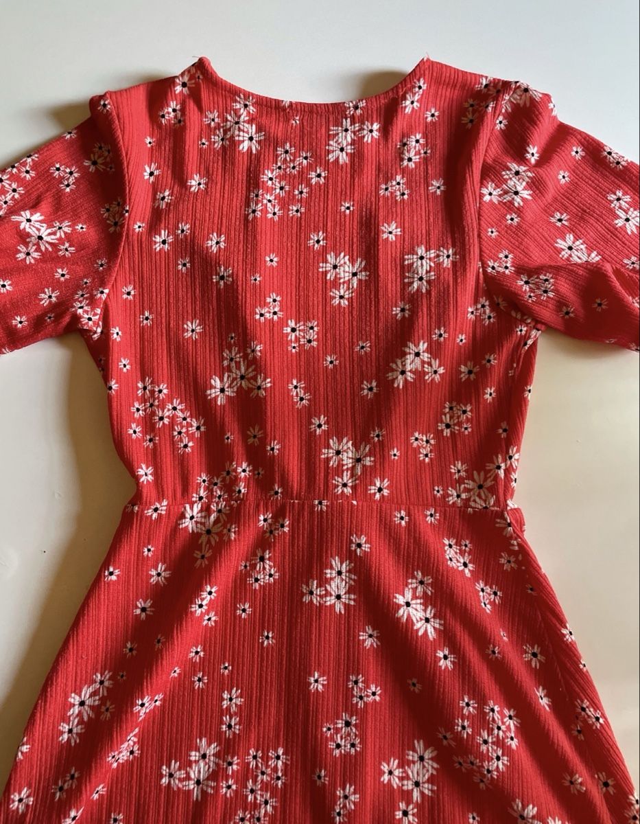 Pull&Bear Robes: Pull and Bear Dress Red Floral Pattern  – Neuf (Voir description) à Zürich par Trianamart_ 4
