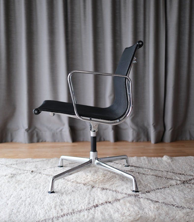 Vitra Sedie: Vitra EA 107 Charles & Ray Eames – Usato da Bern venduto da Zmodern_CON 6